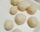 Hình bước làm 1 của món Bánh hoa artiso