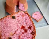 Foto langkah ke 6 dari resep Angel Food Cake Strawberry + Sukade.