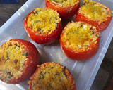 Foto del paso 5 de la receta: Tomates rellenos de queso y cebolla