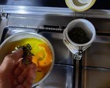 Une image de l'étape 2 de Tisane écorce de mandarine, verveine et miel 🍊🍃🍯 antigaspillage.