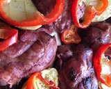 Foto del paso 3 de la receta: Codillo precocinado, con patatas asadas en 7 minutos...y pimiento