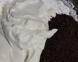 A picture of step 5 of Oreo cheese cake.
