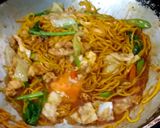 รูปขั้นตอนการทำที่ 5 ของ เส้นเหลืองผัดซีอิ๊วไก่
