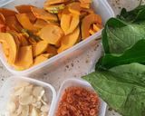 Hình bước làm 1 của món Bí đỏ xào lá lốt