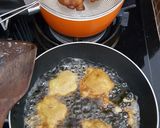 Foto langkah ke 5 dari resep Apple Fritters (apel goreng).