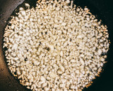 Foto del paso 3 de la receta: Sepia al ajillo con ajo crujiente y pimientos de Padrón