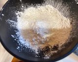 A picture of step 2 of Filipino Camaron Rebosado.
