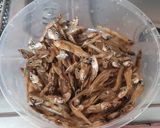 Foto langkah ke 2 dari resep Teri Tawar Kentang Saus Tiram.