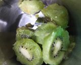 किवी जूस(Kiwi juice recipe in Hindi) रेसिपी चरण 1 फोटो