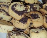 Foto del paso 5 de la receta: Galletitas marmoladas con chips