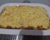 Foto langkah ke 7 dari resep Cheesy Bolognese Baked Potatoes.