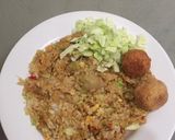 Foto langkah ke 4 dari resep Nasi Goreng Bakso.