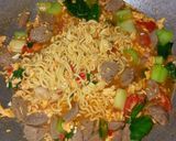 Foto langkah ke 3 dari resep Mie nyemek Indomie goreng.