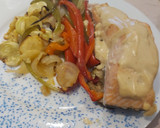 Foto del paso 3 de la receta: Salmón con verduras y salsa de yogur y mostaza