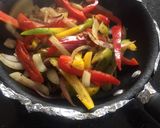 Foto langkah ke 7 dari resep Chicken Fajitas ft Tortilla.