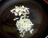 A picture of step 5 of Egg hakka noodles.