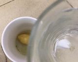 Gambar langkah 2 resipi Horlick panas.