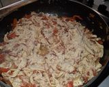 Foto del passaggio 3 della ricetta Straccetti di pollo ai peperoni e mollica