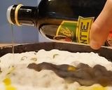 Foto del passaggio 2 della ricetta Focaccia alle olive 🫒