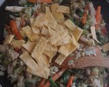 Foto del passaggio 12 della ricetta Riso fritto cinese