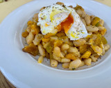 Foto del paso 3 de la receta: Alubias salteadas con calabaza al tomillo y huevo poché