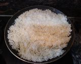 Foto del paso 2 de la receta: Arroz a la cubana con huevo, leche y salchichas