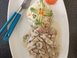 Tuto de pollo deshuesado con salsa champiñón