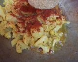 A picture of step 10 of Cauliflower dry veg 😋.