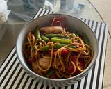 A picture of step 6 of Chicken & Veg Chow Mein.