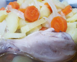 Foto del paso 6 de la receta: Muslos de pollo con verduritas!!🍗🥔🥕
