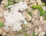 صورة لخطوة 2 من وصفة مكعبات الفراخ بالمشروم (الفطر)
