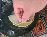A picture of step 2 of Green paratha.
