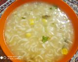 A picture of step 4 of Chicken maggi soup.