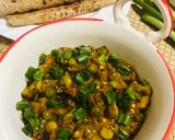 A picture of step 5 of Baingan bharta with green peas.