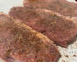 Foto langkah ke 1 dari resep Sirloin Steak With Blackpepper Sauce.