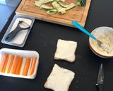 Une image de l'étape 3 de Mini sandwich concombre 🥒 fromage frais surimi.