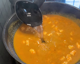 Foto del paso 12 de la receta: Tiburones con langostinos en su salsa