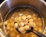 Hình bước làm 1 của món Chè nhãn lồng hạt sen
