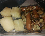 Foto del paso 6 de la receta: Salchichas de soja & champis al ajillo con yuca de guarnición