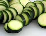 Foto del passaggio 2 della ricetta Focaccia con pomodorini e zucchine