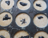 Foto del paso 3 de la receta: Muffins de pera y chocolate low carb