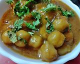 A picture of step 3 of Chola curry in besan gravy.