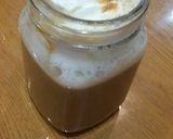 صورة لخطوة 2 من وصفة شراب ساخن بصوص الكراميل☕