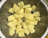 Foto del paso 1 de la receta: Tortilla de zapallitos, papa y acelga