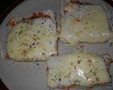 Foto del paso 6 de la receta: Pizzetas económicas de pan cocidas a la plancha