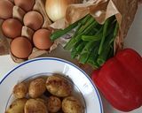 Une image de l'étape 1 de Tortilla aux pommes de terre, ciboule et poivron.