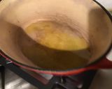 Une image de l'étape 2 de Pommes de terre rattes en cocotte au bouillon de bœuf.