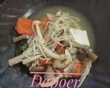 Foto langkah ke 2 dari resep Soup pedas sayur dan aneka jamur.