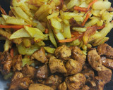 Foto del paso 6 de la receta: Pollo al limón con especias y patatas fritas con zanahorias