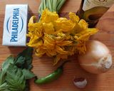 Foto del paso 1 de la receta: Bola de queso con flor de calabaza